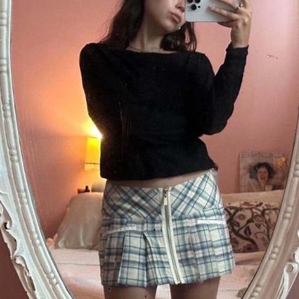 vintage y2k mid/low rise guess mini skirt